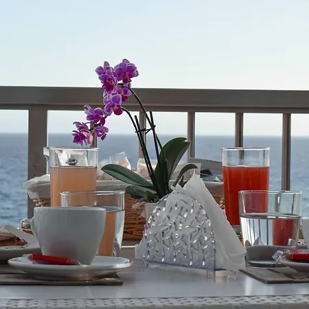 ゲストハウス La Scogliera