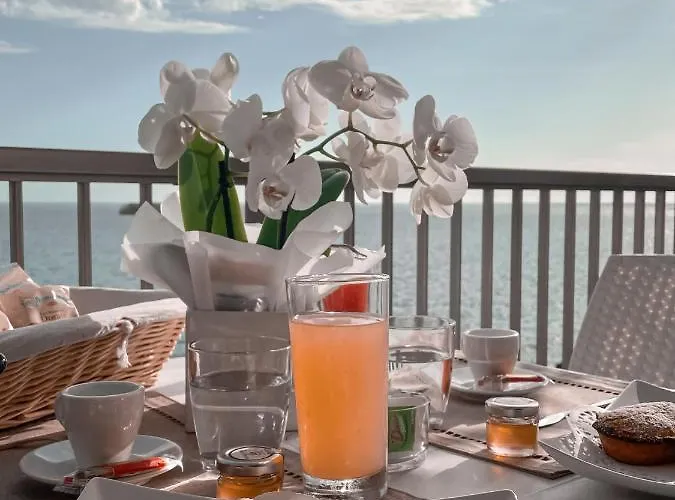 Guest house La Scogliera 3*